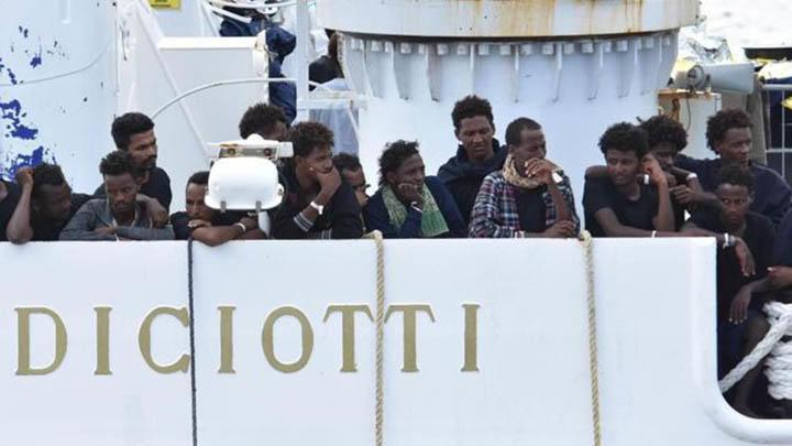 noticia-inmigrantes-catania-barco-diccioti